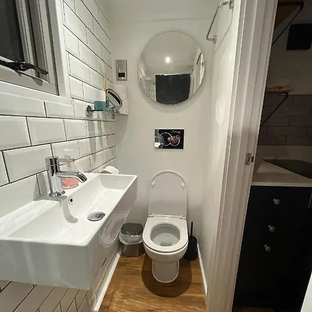 Luxury Shepherds Hut - The Moorhen By The * York