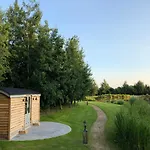 Luxury Shepherds Hut - The Moorhen By The Кемпинг