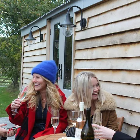 Luxury Shepherds Hut - The Moorhen By The *