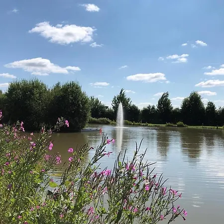 Luxury Shepherds Hut - The Moorhen By The Campeggio York