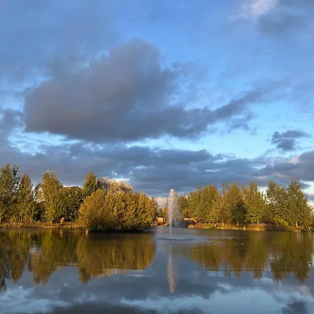 Luxury Shepherds Hut - The Moorhen By The مكان تخييم