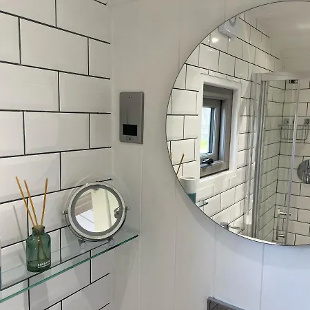 مكان تخييم Luxury Shepherds Hut - The Moorhen By The