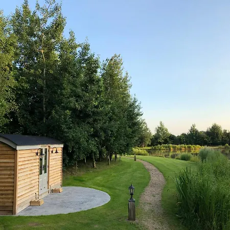 Luxury Shepherds Hut - The Moorhen By The مكان تخييم